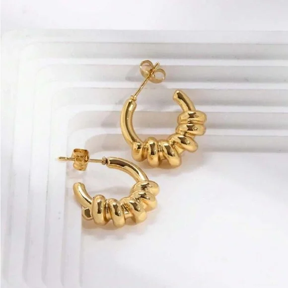NEW💎18K Gold Plated Twisted Hoop Earrings - Picture 4 of 4